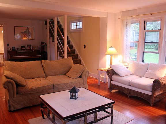 3rd image of 35 Woodlands Ave