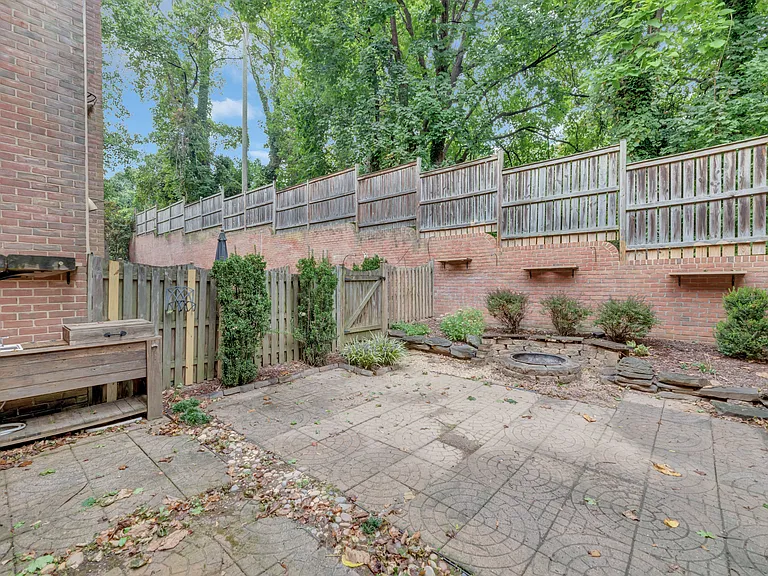 1427 McLean Mews Ct — Photo 24