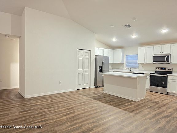 4th image of 927 Tacaro Ave SE