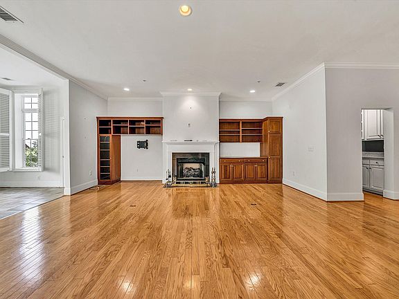3rd image of 225 23rd St SW APT 205
