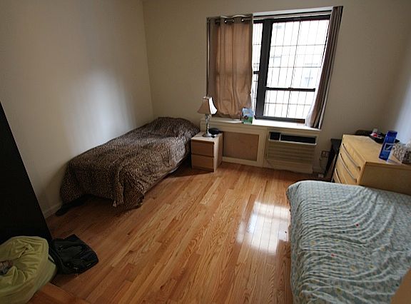 3rd image of 205 W 15th St APT 5D