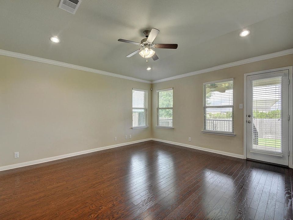 2nd image of 1911 Cap Rock Ln