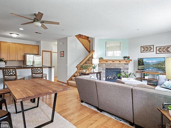 2nd image of 1247 Chateau Ave #404