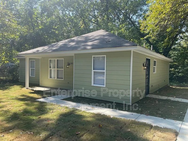 4 bed, 2.0 bath, 1650 sqft, $1,395 — Photo 3