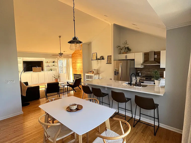 Rotunda Cir — Photo 5