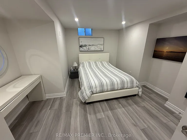 77 Largo Cres #LOWER — Photo 11