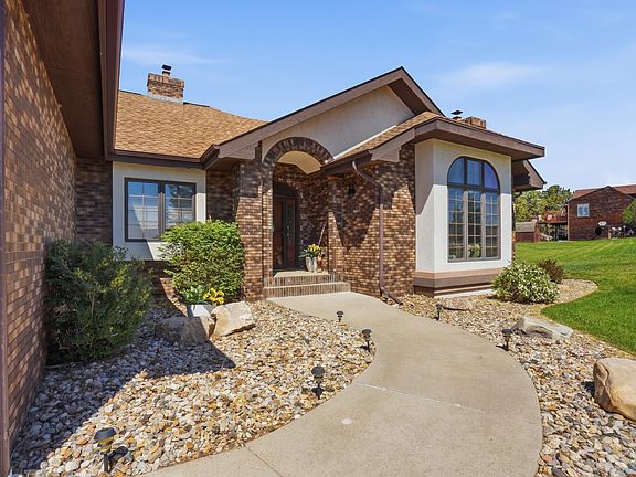 4th image of 1348 Panorama Cir