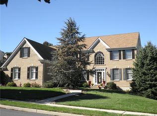 2040 Autumn Ridge Rd, Macungie, PA 18062