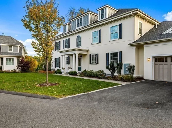 27 Woodmere Dr #27, Milton, MA 02186