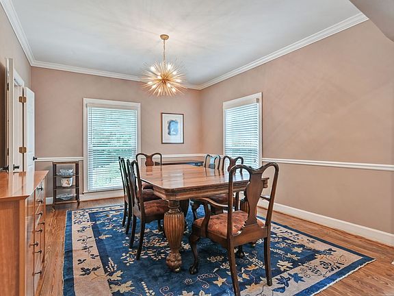5th image of 3845 Lakeshore Dr NE