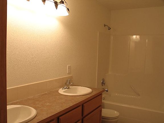 5th image of 3304 N Park