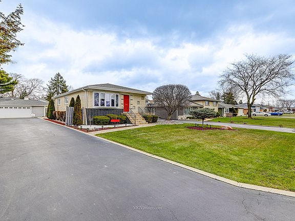 3rd image of 7918 W 99th Pl