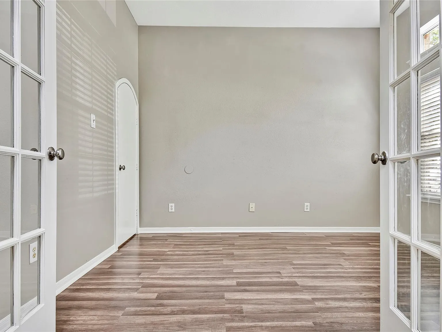 3 bed, 2.5 bath, 2500 sqft, $2,250 — Photo 3