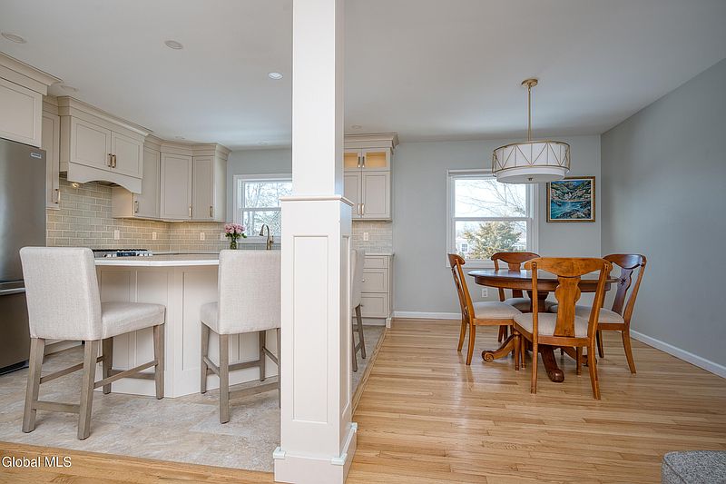 5th image of 72 Pinehurst Avenue