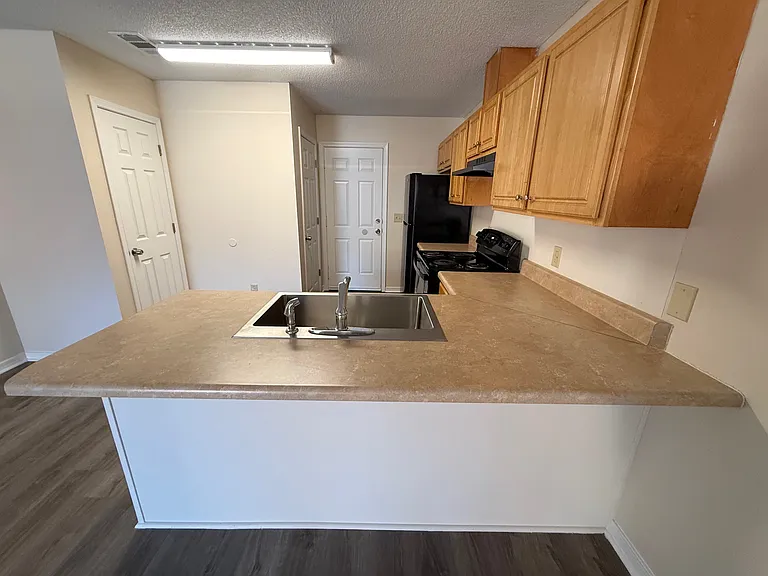 2150 W Belmont St — Photo 3