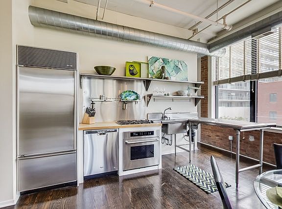 3rd image of 1601 S Michigan Ave APT 300
