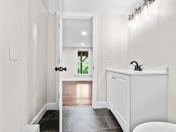 5th image of 23 Dominican Rd