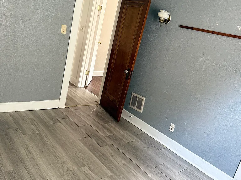1029 Homer Ave — Photo 9