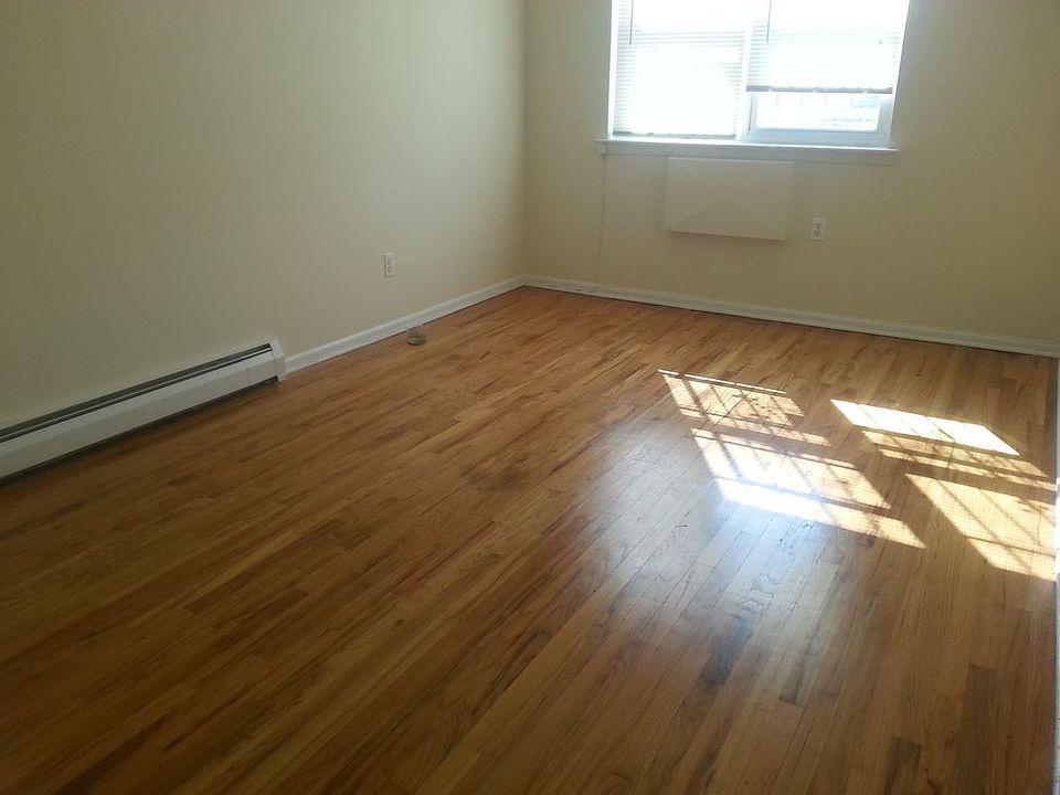 2nd image of 2050 29th St APT 2A