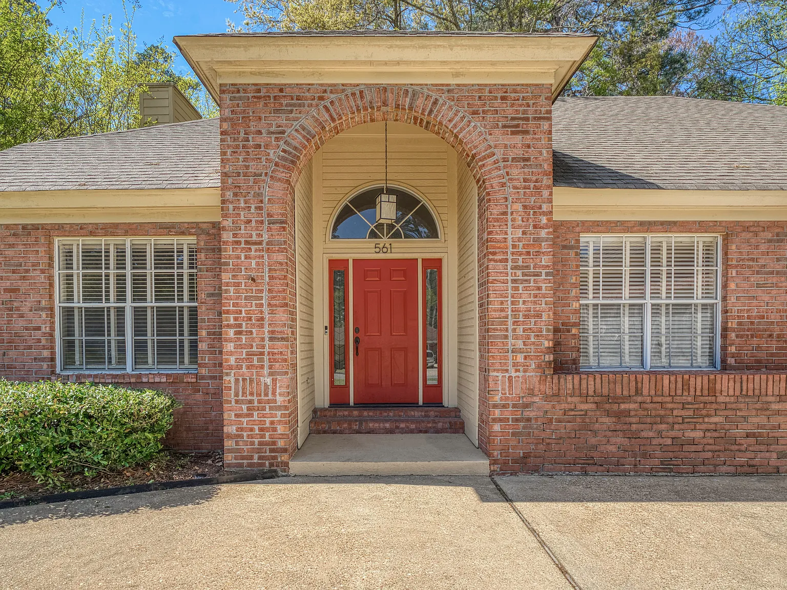 4 bed, 1934 sqft, $1,950 — Photo 2