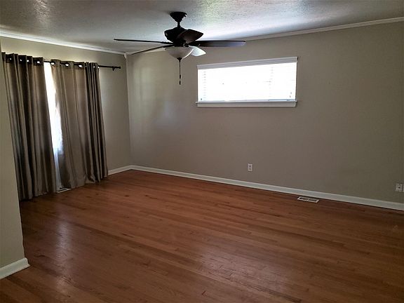 Living view 2, Ceiling fan