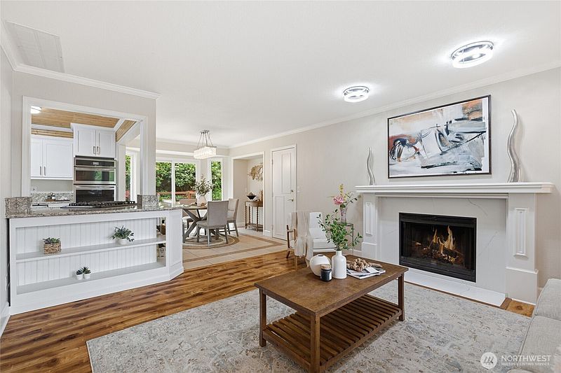 4th image of 412 164 Place SE