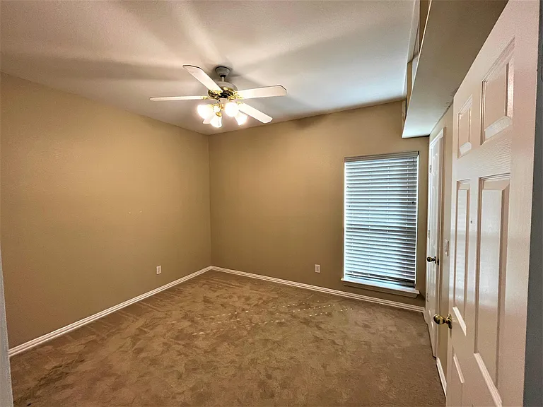 18716 Greenside Dr — Photo 25