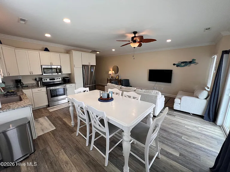 3307 Emerald Dr #EAST — Photo 7