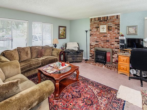 3rd image of 540 Pinedale Ave