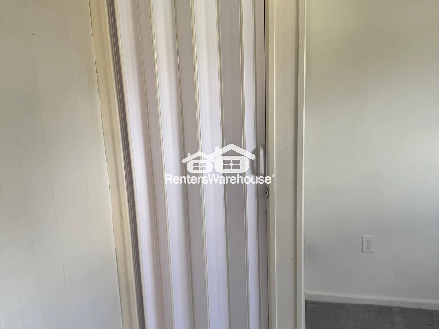 Avaiilable Now - Basement Apartment - 1 Br 1 Bath - Utilities Included - Off Street Parking — Photo 3