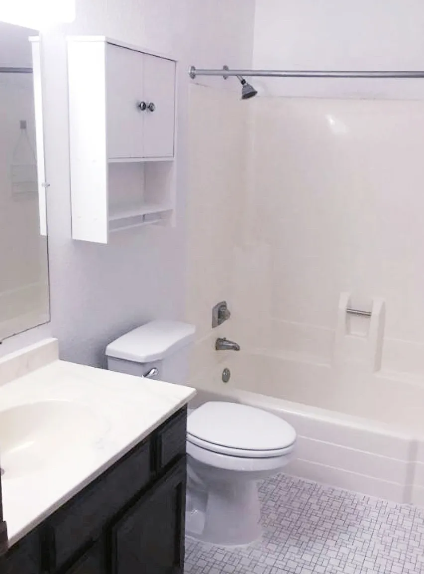 900 Lakeshore Dr — Photo 1
