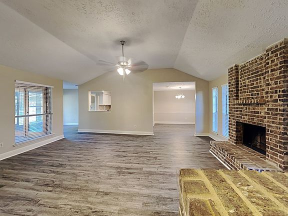 4th image of 1312 Bayou Oak Dr