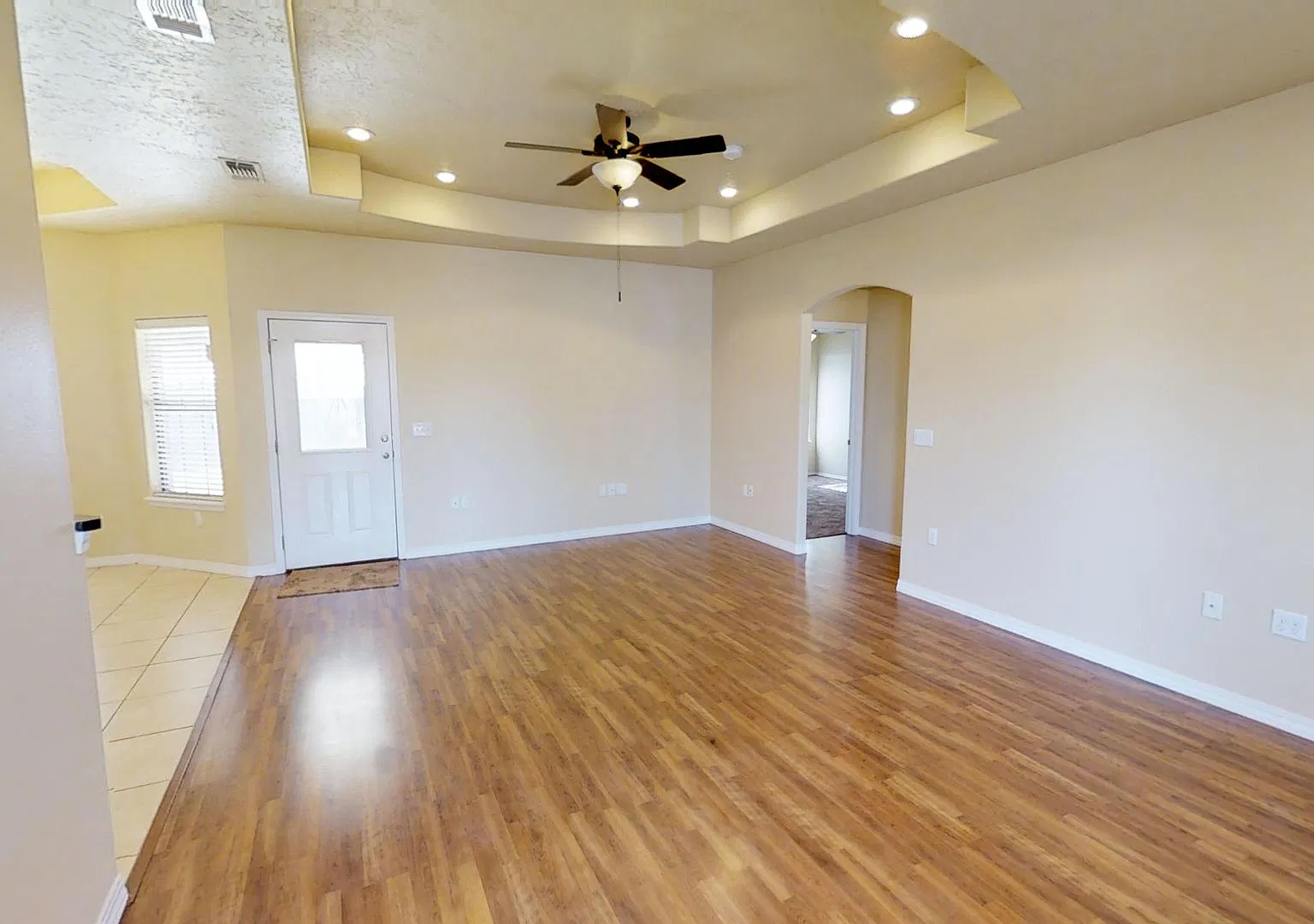 1374 Oakwood - 3bed 2 bath home — Photo 2