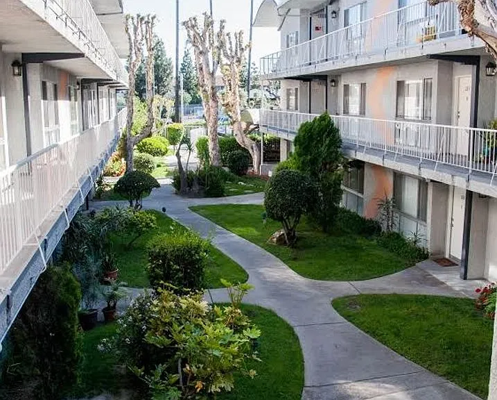 SHR - Sherman Gardens — Photo 5