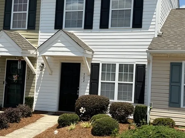302 Snowy Owl Ct, Greensboro, NC 27409