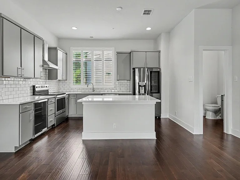 1606 N Hackberry St #102 — Photo 6
