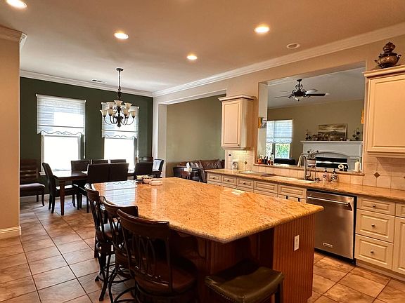 2nd image of 1530 E Golden Valley Way