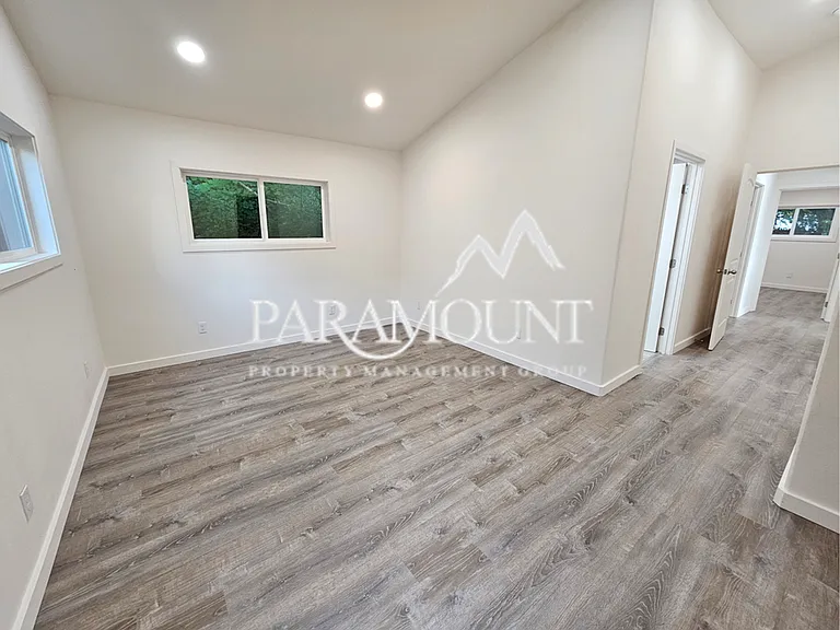 2895 Beach Dr E — Photo 11