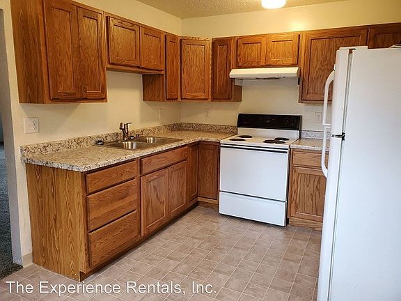 2nd image of 305 E 1st St