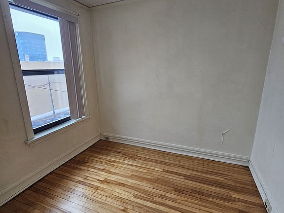4th image of 514 1/2 E 4th St #C