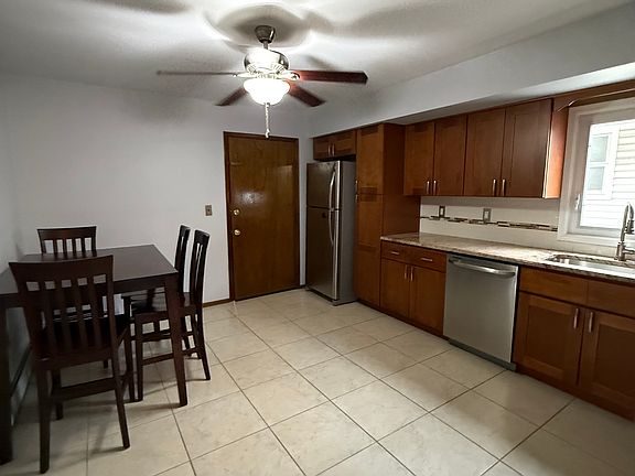 3rd image of 19 Beech St #1