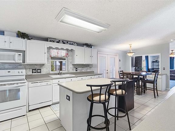 3rd image of 2030 Crystal Ln
