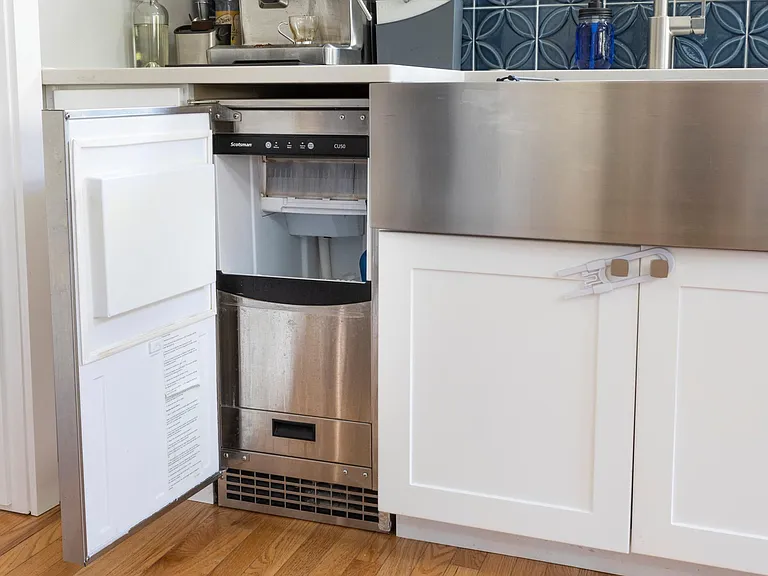 Industrial ice maker