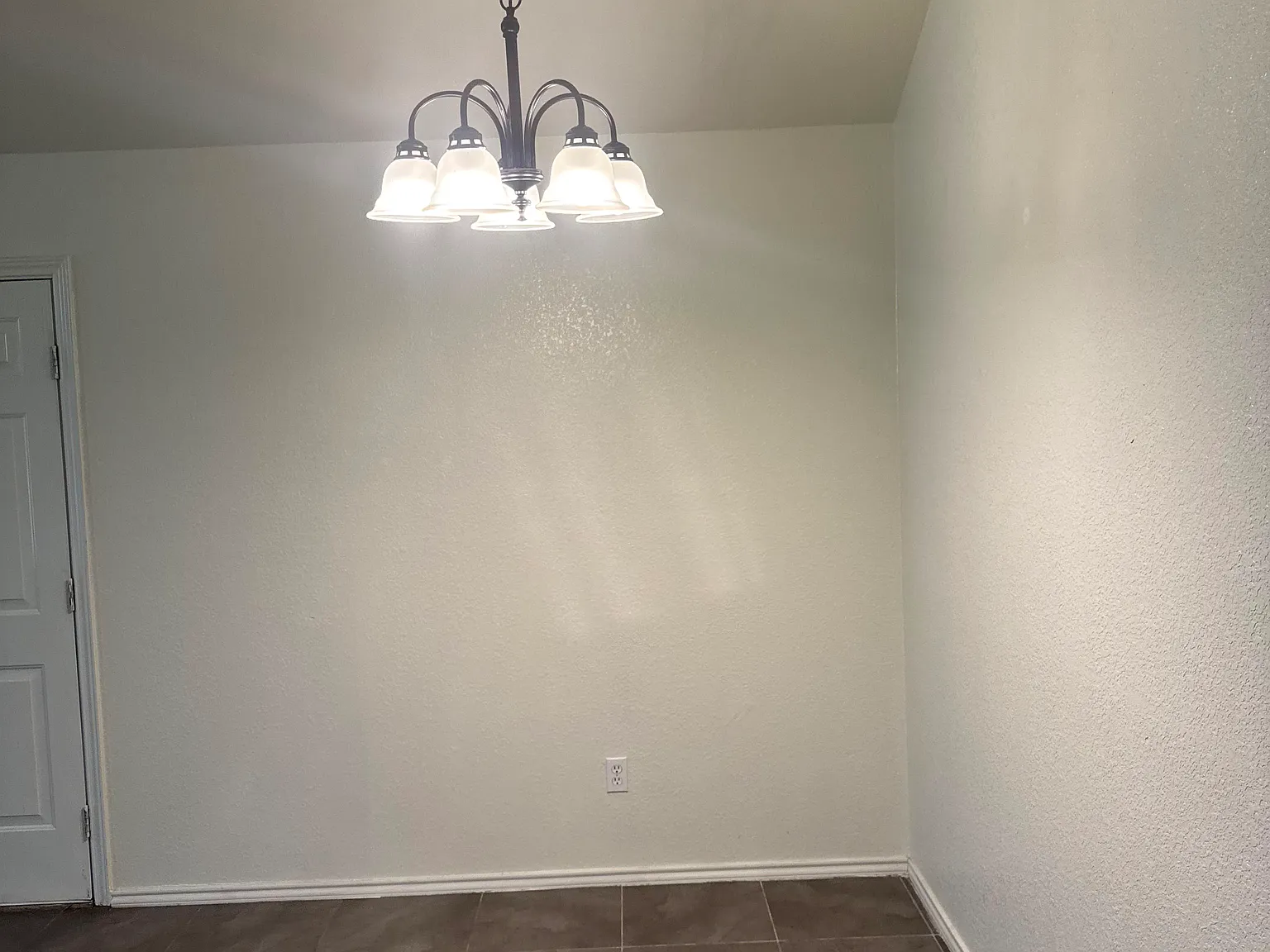 3 bed, 1200 sqft, $1,250 — Photo 4