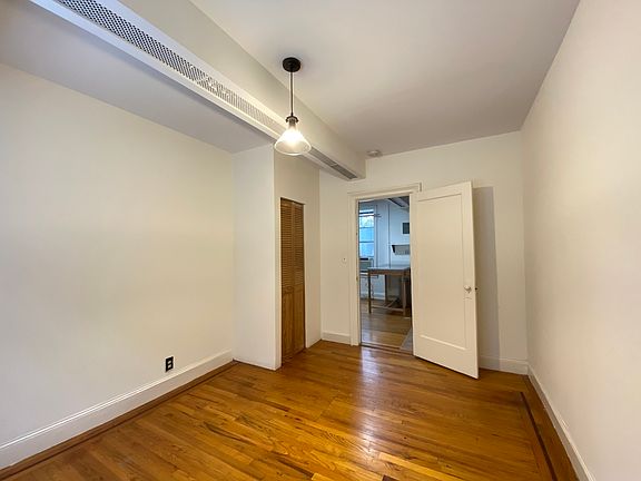 4th image of 2525 36th St #1