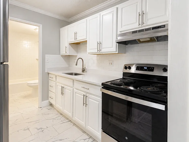 303 Grant St #13 — Photo 4