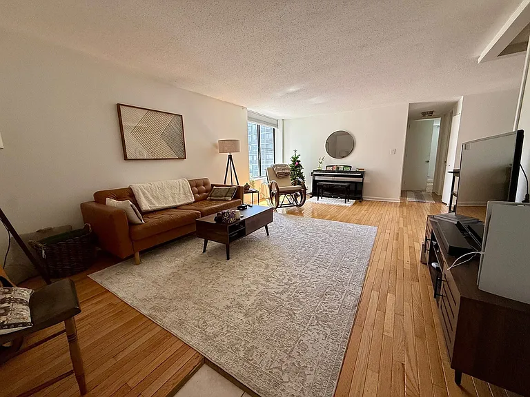 1339 N Dearborn St #8H — Photo 1