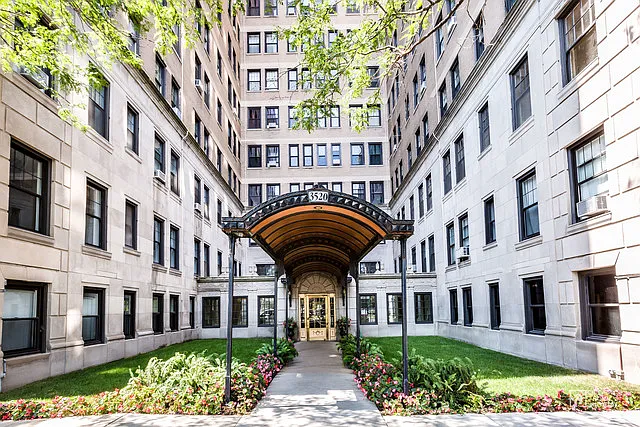 3520 N Lake Shore Dr APT 1N photo 1