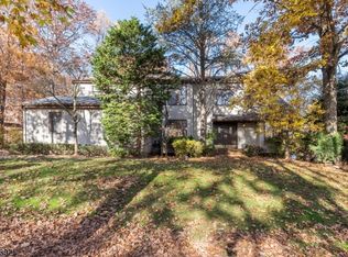 16 Bellgrove Dr, Mahwah, NJ 07430