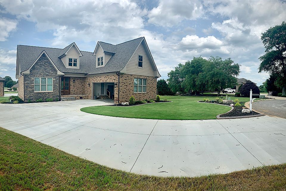 2nd image of 221 Vista Pointe Dr